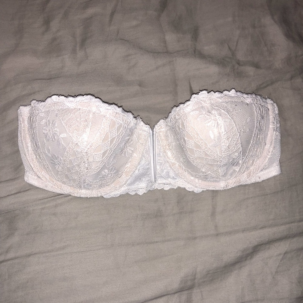 VS One-of-a-kind Strapless Lace Bra 32C